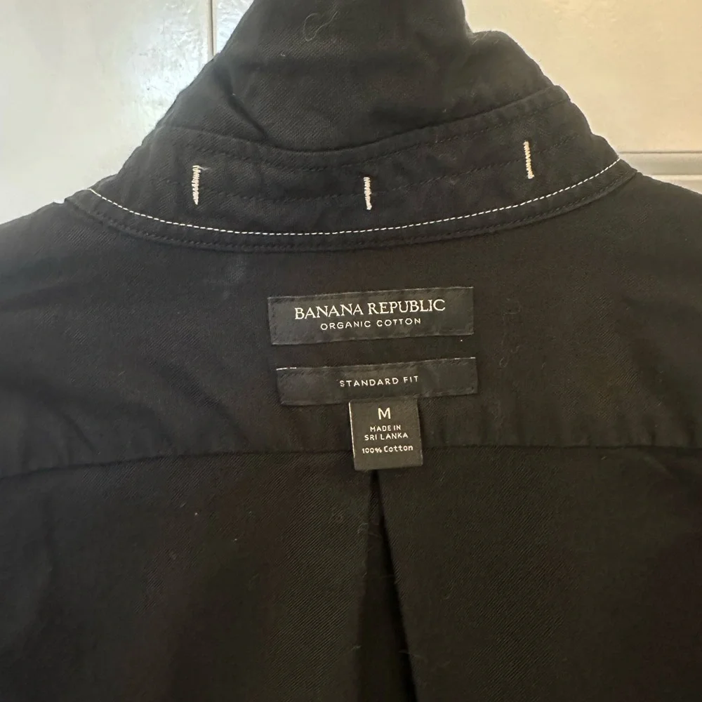 Medium Banana Republic Organic Black Casual Button-Down Shirt